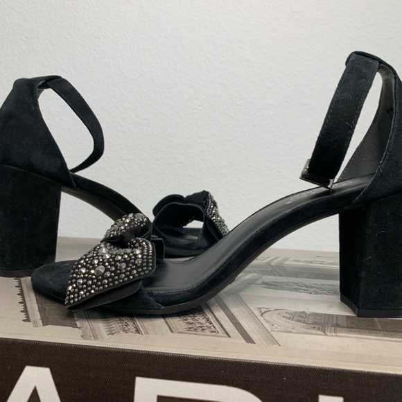 AEROSOLES HEELREST , In black with a sequenced bow at the toe. - Picture 6 of 6